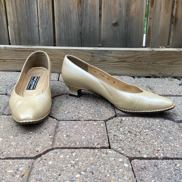 Stuart Weitzman women cream studded heel pumps. Size 8. Good used condition. - Picture 9 of 9